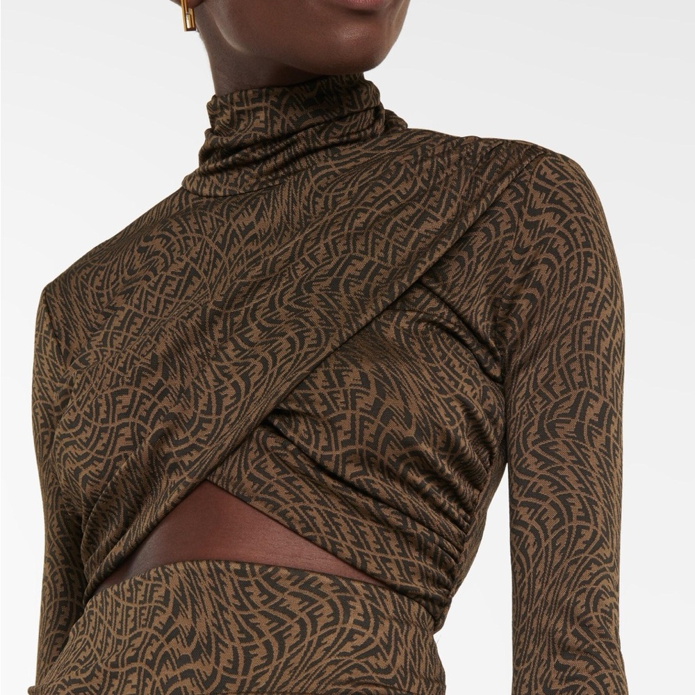FENDI FF “VERTIGO” CROPPED CROSSOVER TOP, SZ IT/42 US/6 TOBACCO BROWN